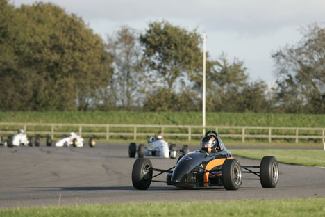 Frank Mortensen havde sin bedste weekend til dato i Formel Ford
(Foto: Henning Smed / <A HREF=http://www.danskerbiler.dk/danskerchassiser/index.php TARGET=blank >DanskerBiler.dk</A>)